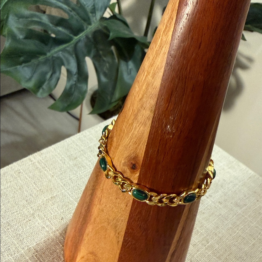 goldtone bracelet with green jadelike‎ resin oval accents adjustable everyday